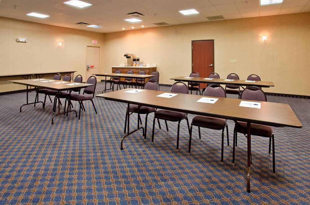 Holiday Inn Express Hotel & Suites Maryville By Ihg Exterior foto