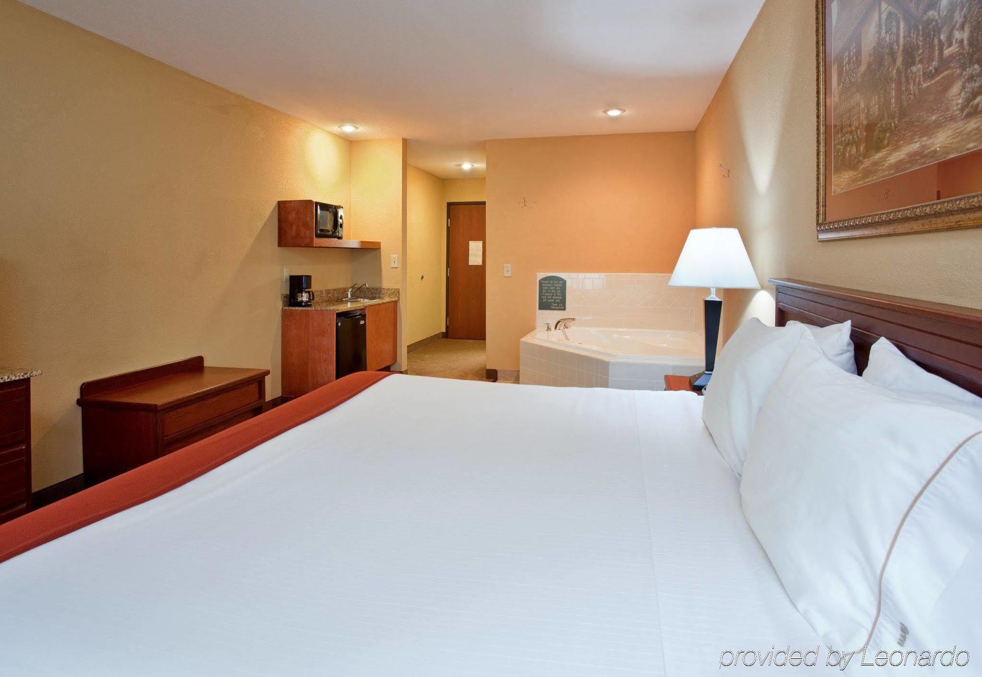 Holiday Inn Express Hotel & Suites Maryville By Ihg Habitación foto